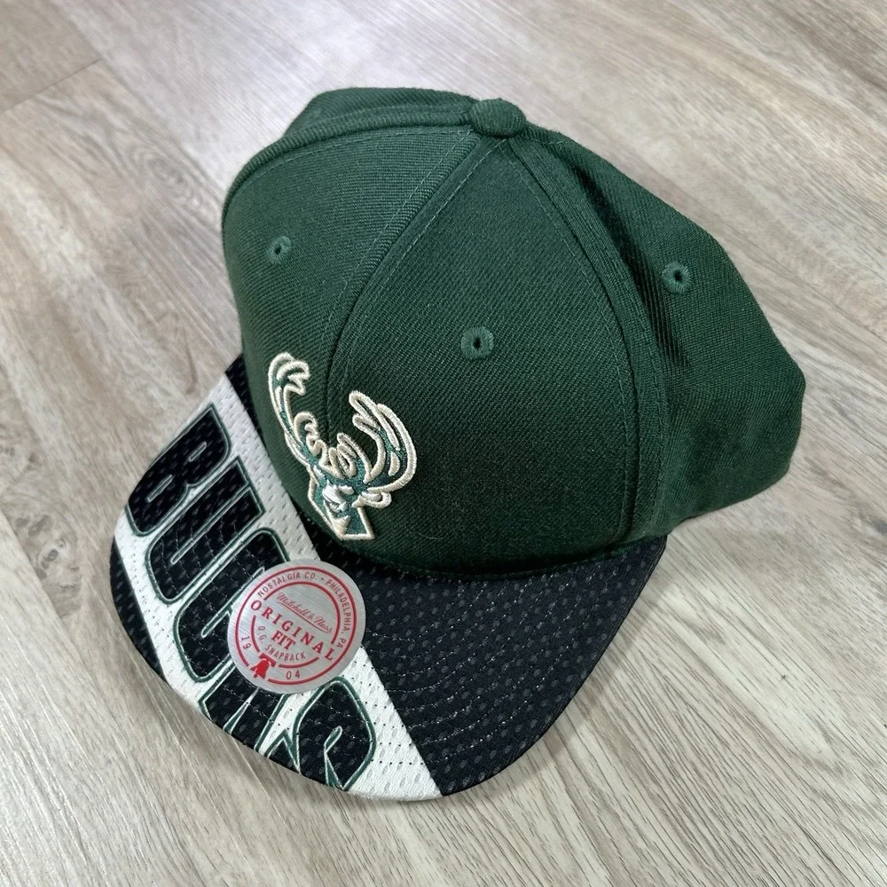 Mitchell & Ness Milwaukee Bucks Snapback Hat NBA Basketball Green Black Wool Cap